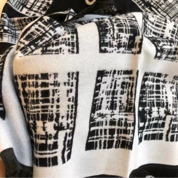 New CHANEL Perfume Giveaway Cashmere And Silk Scarf - Picture 5 of 6